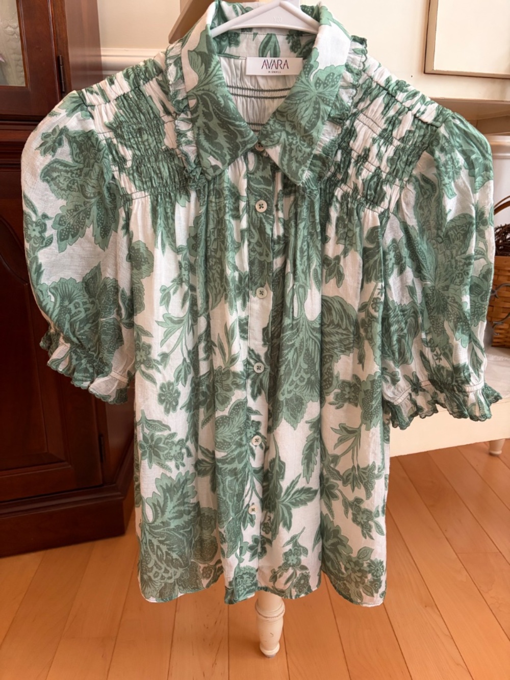 Women's AVARA White and Green Floral Button Down Blouse with Smocking Size XS
